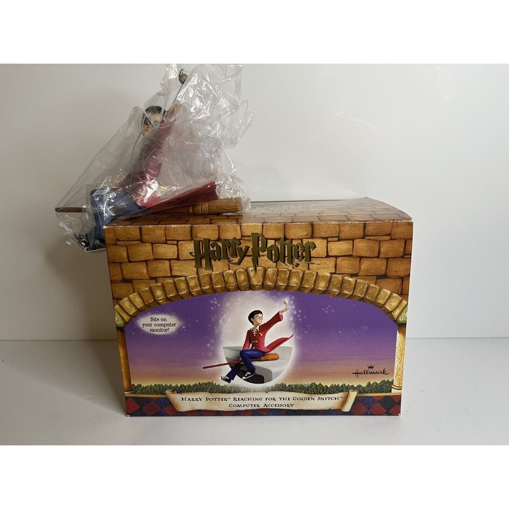 NIB Hallmark Harry Potter Harry With Golden Snitch ComputerDesk Accessory